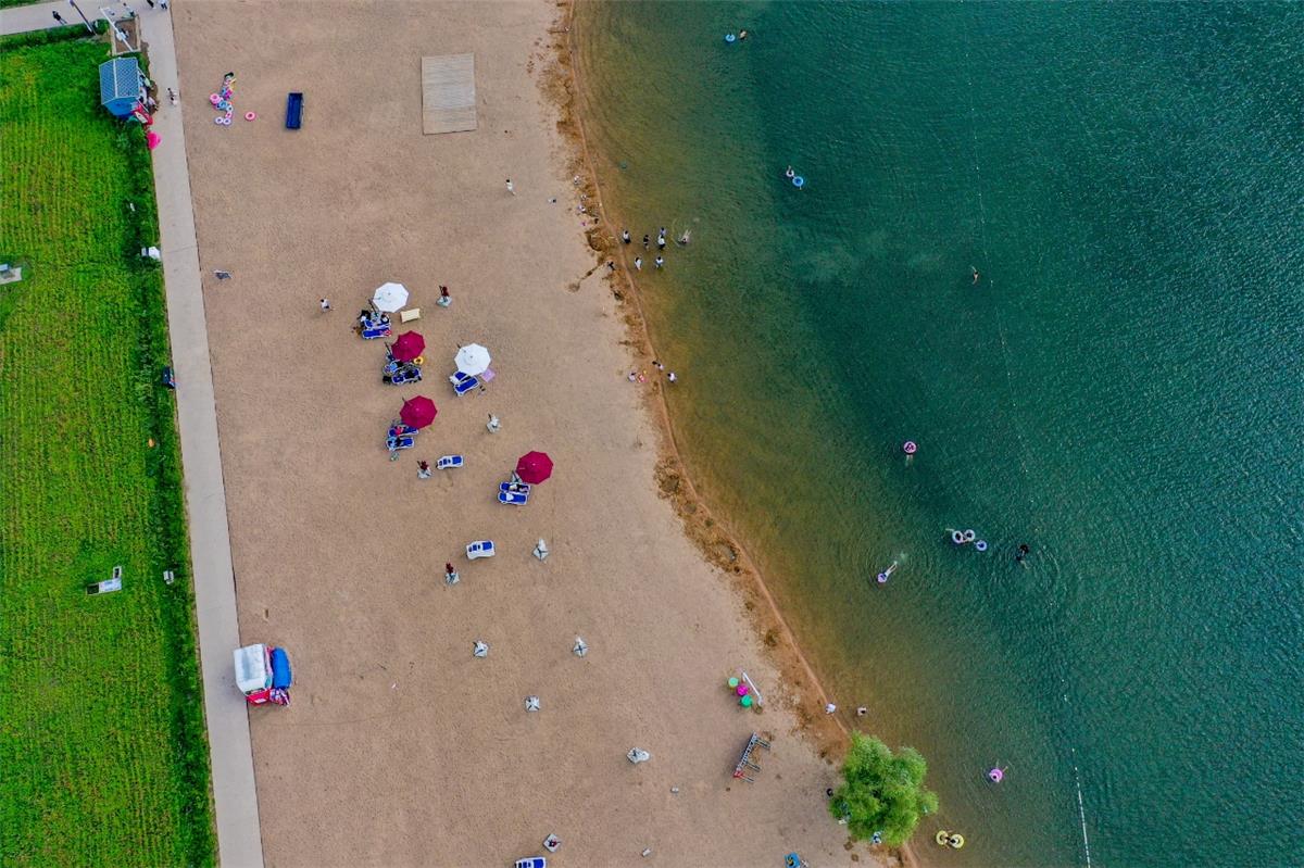 7月28日,记者航拍镜头下的神骏湾生态体验区。