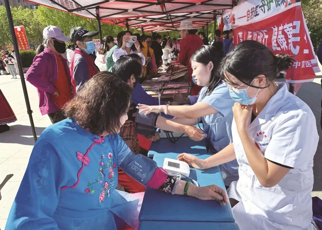 瑞泰社区开展义诊活动