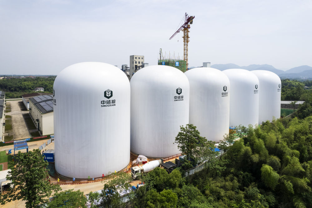 中储粮长沙直属库的气膜粮仓施工现场。新华社记者 陈思汗 摄