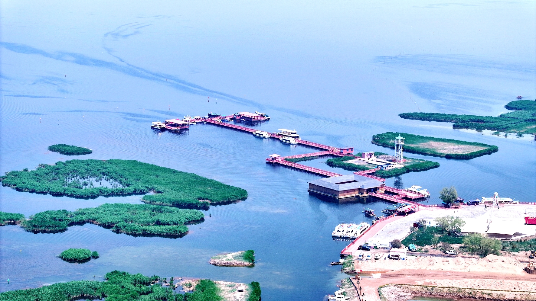 乌梁素海碧波万顷 齐鸿雁/摄