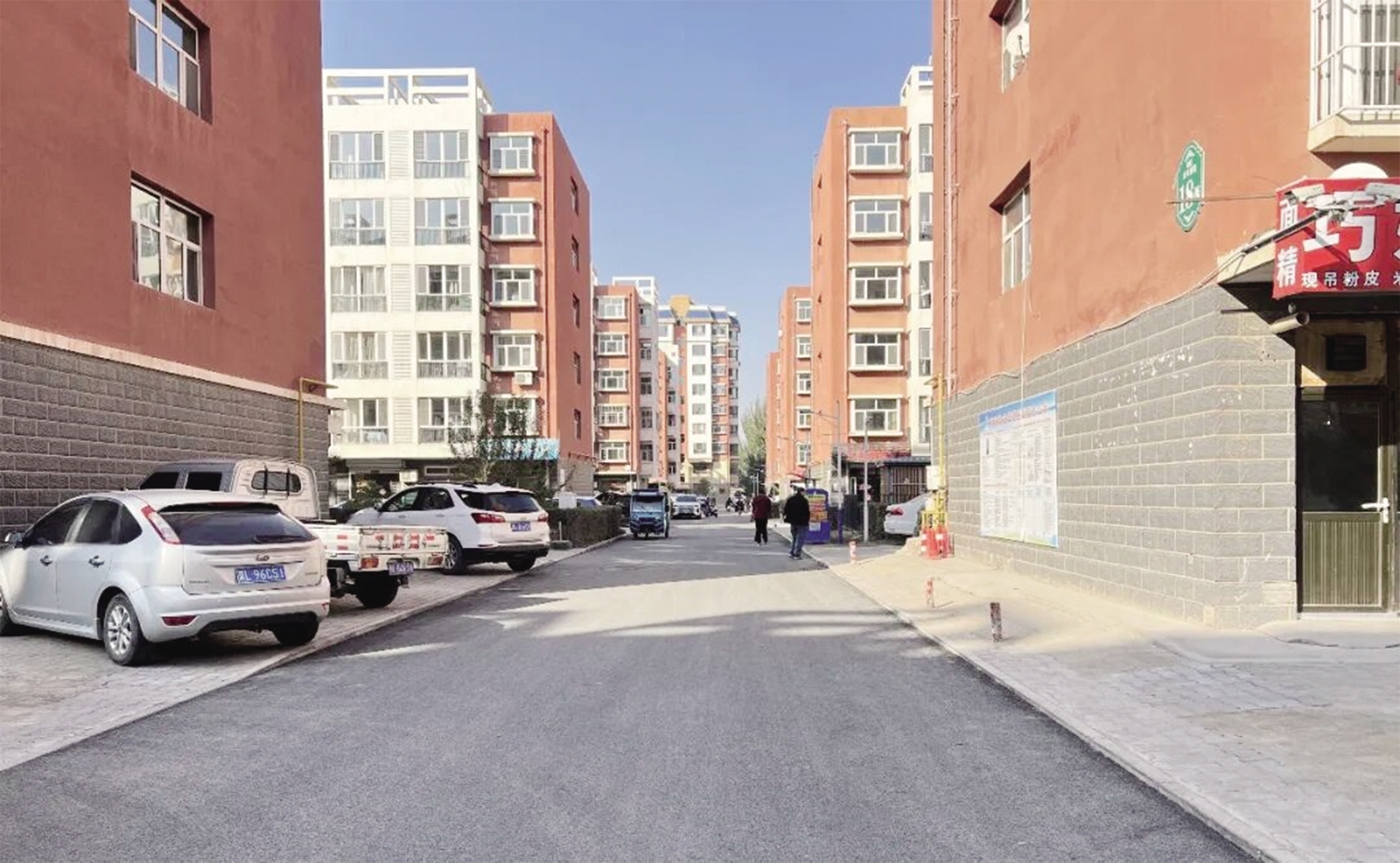 休整后平坦的小区内道路