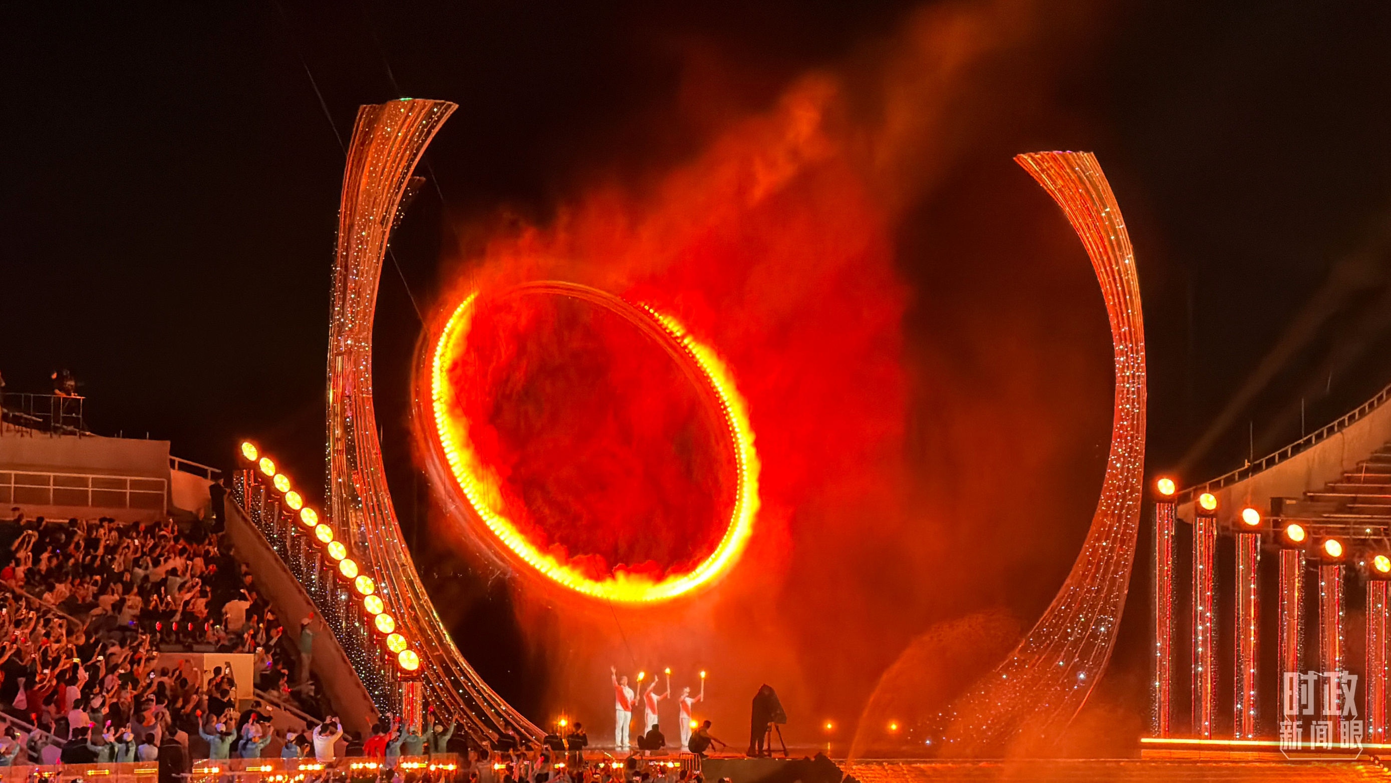 △第十五届全运会主火炬点燃环节。(总台央视记者范一鸣、蒋硕拍摄)