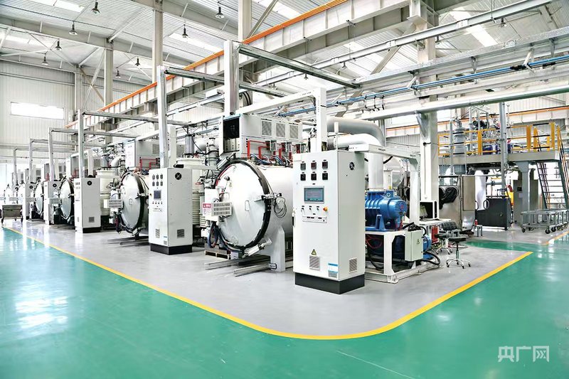 包钢集团高性能钐钴永磁材料开发示范线(央广网发 包钢集团供图)