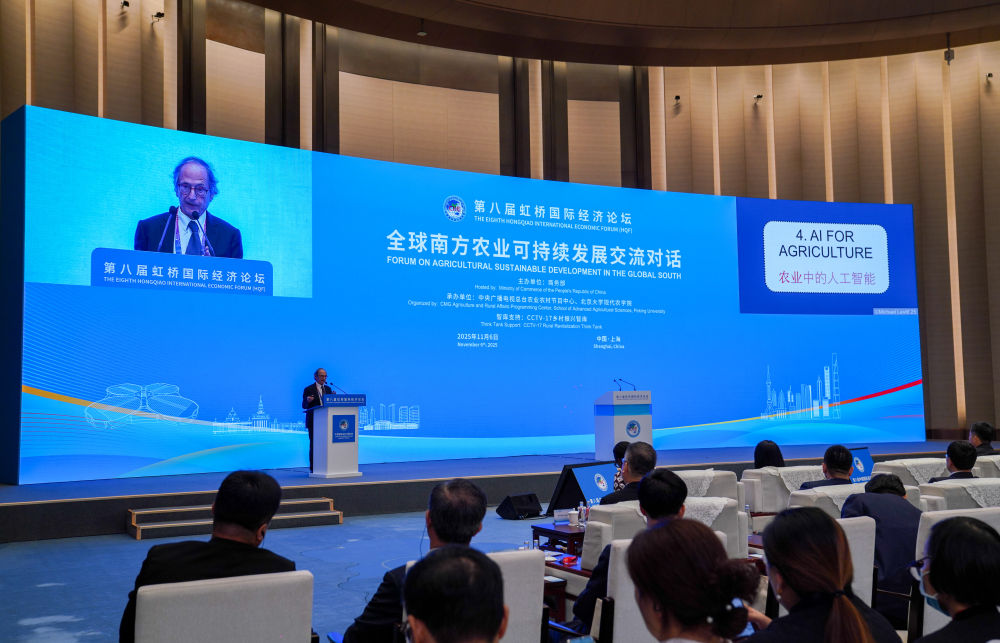 2025年11月6日,第八届虹桥国际经济论坛“全球南方农业可持续发展交流对话”分论坛在国家会展中心(上海)举行。本届进博会不仅首次举办全球南方分论坛,支持增强全球南方经济韧性,聚焦全球南方农业可持续发展,虹桥国际经济论坛期间发布的《世界开放报告2025》还设立专章“开放助推全球南方工业化进程”,为广大南方国家在开放自主性、技术安全性和生态可持续性之间构建动态平衡提供参考发展路径,促进全球南方实现包容性增长。