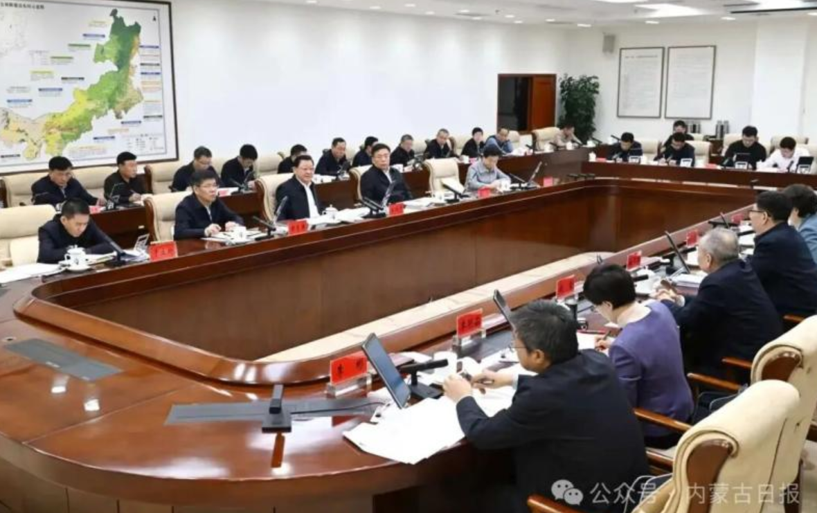 近日,自治区党委召开党外人士座谈会,就自治区党委关于制定国民经济和社会发展第十五个五年规划的建议听取各民主党派区委、自治区工商联负责人和无党派人士代表的意见建议。草原云·内蒙古新闻网记者 马建兵 摄