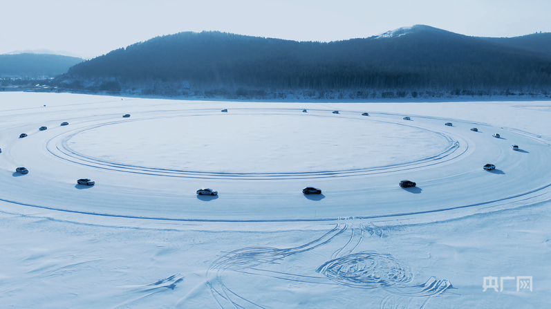 测试汽车在牙克石市冬季汽车试验场进行耐冷测试(央广网发 中汽研汽车检验中心供图 )