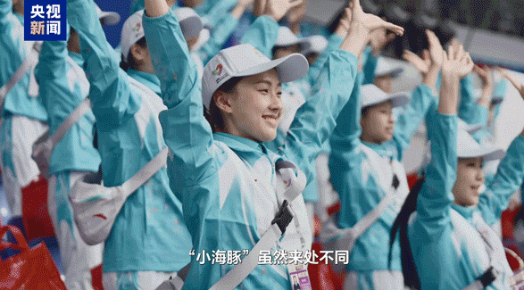 △第十五届全国运动会上的“小海豚”志愿者