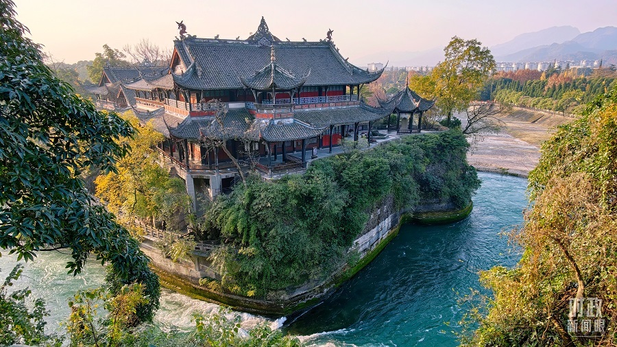 △离堆。(总台央视记者范一鸣拍摄)