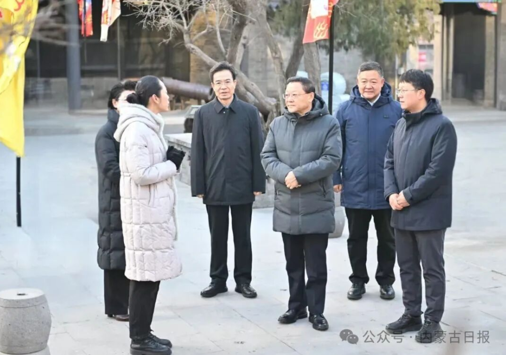 12月7日,自治区党委书记王伟中来到将军衙署博物馆,详细了解文化与旅游融合发展情况。草原云·内蒙古新闻网记者 马建兵 摄