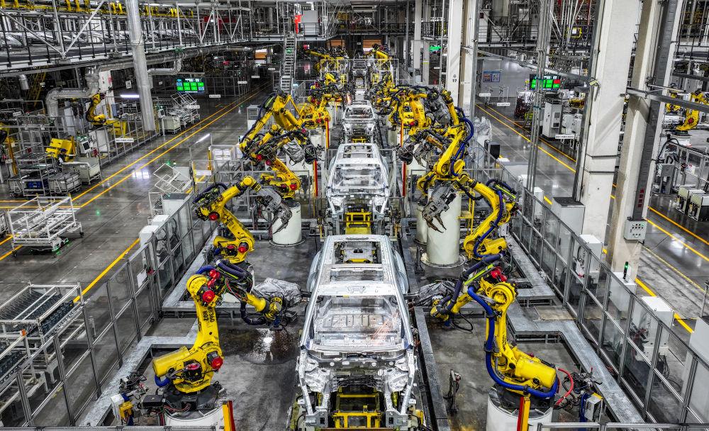 △2025年9月19日,位于重庆的一家汽车超级工厂自动化生产作业现场。