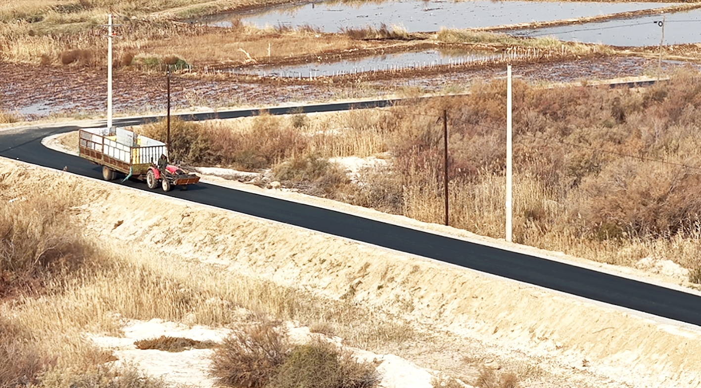 整洁平坦的农村公路