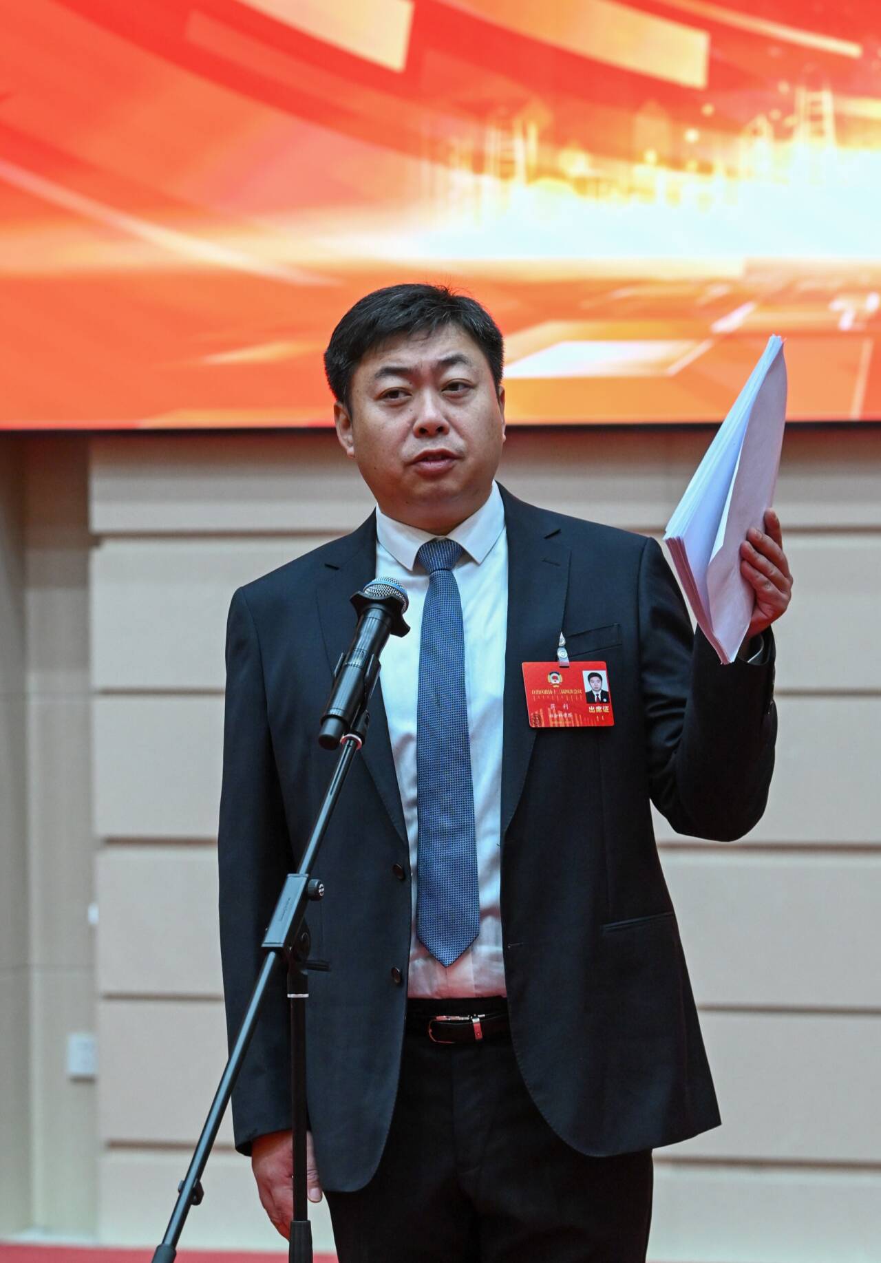 蒋利,自治区政协委员、内蒙古图博律师事务所执行主任。草原云记者 王磊 摄 2bcb56b819bb1248851f8ecd3b35e0ee_720.jpg