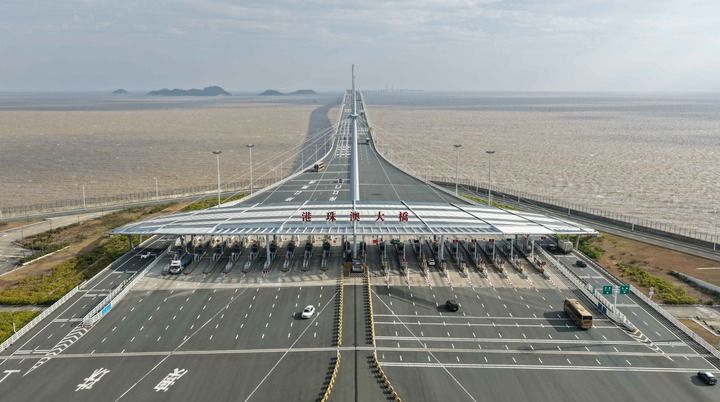 这是2026年1月6日拍摄的港珠澳大桥出入口(无人机照片)。新华社记者 邓华 摄