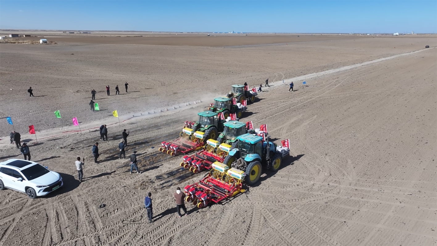 起垄直播覆膜滴灌一体机播种甜菜