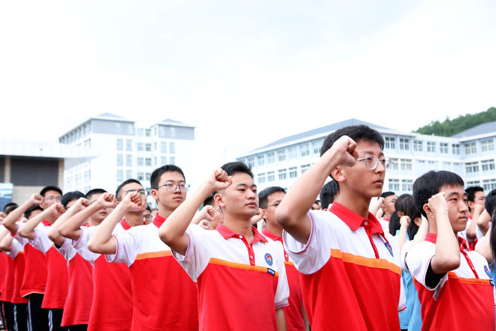 学生在陕西延安中学枣园校区参加主题活动。(受访者供图)
