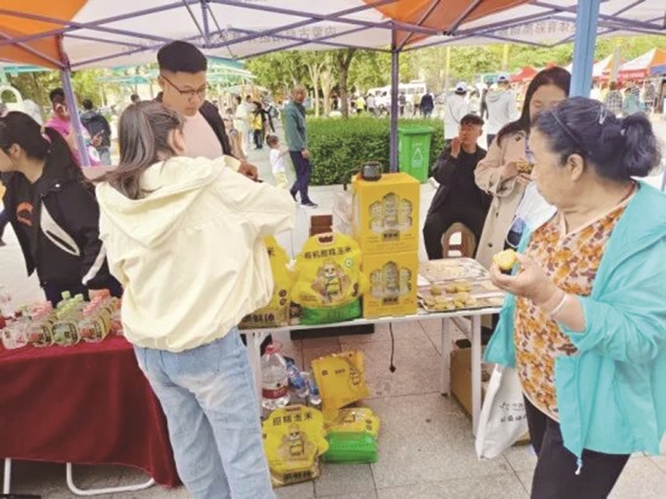 市民选购农产品