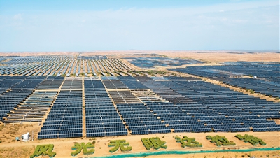 内蒙古自治区鄂尔多斯市达拉特旗光伏领跑者基地一角。