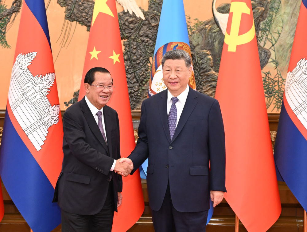 6月26日上午,中共中央总书记、国家主席习近平在北京人民大会堂会见柬埔寨人民党主席、参议院主席洪森。新华社记者 李响 摄