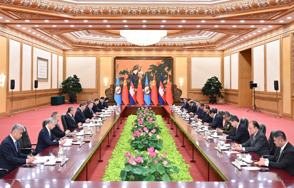 6月26日上午,中共中央总书记、国家主席习近平在北京人民大会堂会见柬埔寨人民党主席、参议院主席洪森。新华社记者 岳月伟 摄