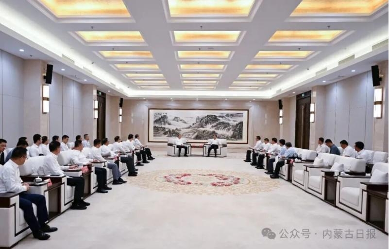 7月7日,自治区党委书记、人大常委会主任王伟中,自治区党委副书记、自治区人民政府主席包钢在呼和浩特会见华润集团董事长王祥明、总经理王崔军。草原云·内蒙古新闻网记者 马建兵 摄