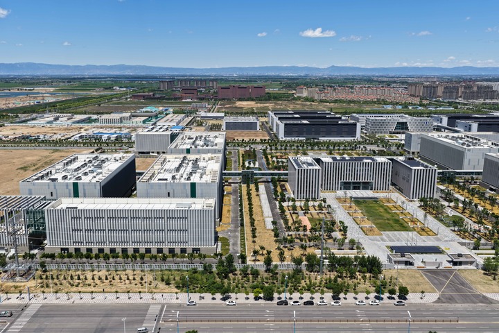 在呼和浩特市和林格尔新区拍摄的中国农业银行内蒙古数据中心(新华社)