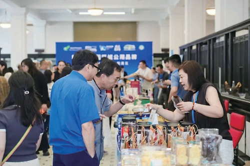 “草原优品·沪享真情”内蒙古绿色优品走进长三角系列宣传推广活动现场。 受访者供图