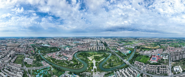 这是2026年6月5日拍摄的沧州市区,大运河穿城而过(无人机合成照片)。新华社记者 周义 摄