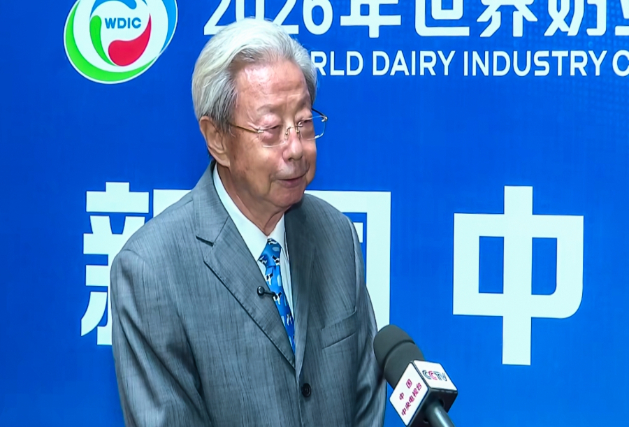 中国乳制品工业协会原理事长宋昆冈接受采访。(伊利集团供图)