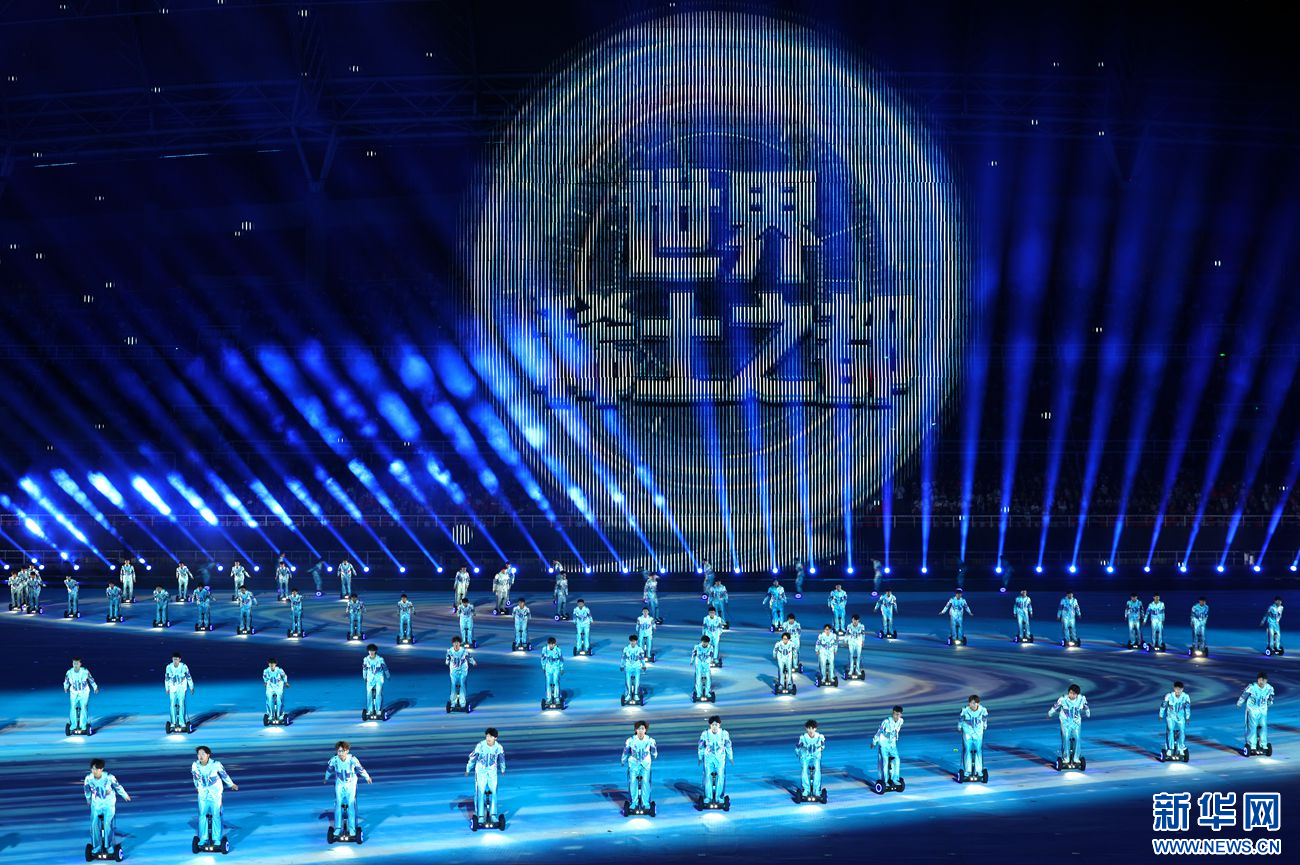 内蒙古自治区第十六届运动会开幕式现场。新华网 杨腾格尔摄