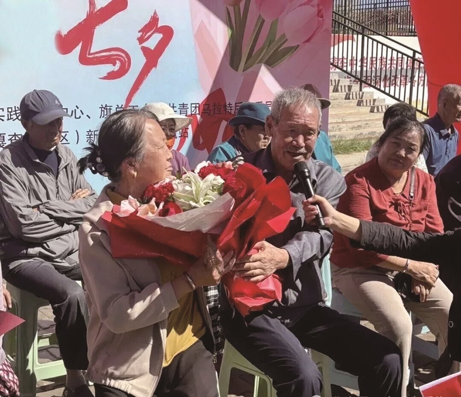 老夫妻诉说相伴心声