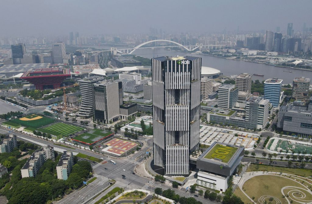 这是2022年6月17日拍摄的位于中国上海浦东新区世博园区的金砖国家新开发银行总部大楼。新华社记者方喆摄