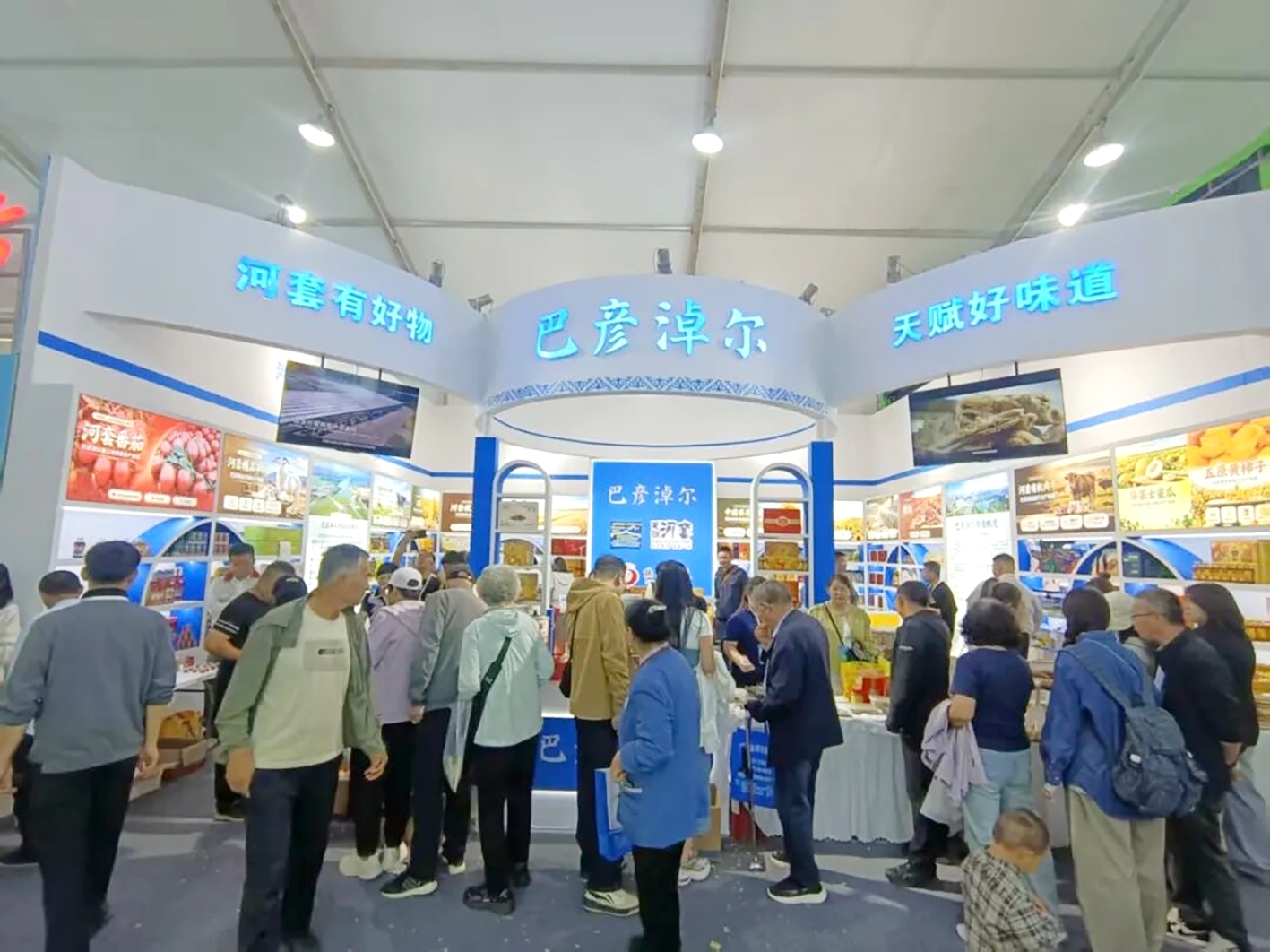 我市展区人气旺盛
