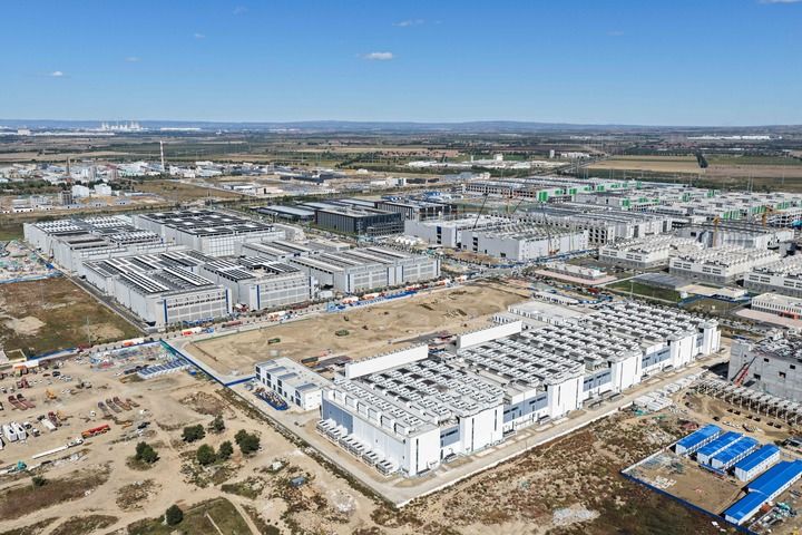9月10日拍摄的察哈尔高新技术开发区内算力企业建设现场。