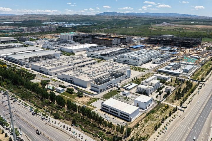 6月4日在呼和浩特市和林格尔新区拍摄的中国移动呼和浩特数据中心。