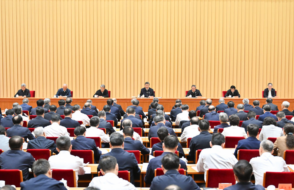 10月12日至13日,全国卫生与健康大会在北京召开。中共中央总书记、国家主席、中央军委主席习近平出席会议并发表重要讲话。李强、赵乐际、王沪宁、蔡奇、丁薛祥、李希出席会议。新华社记者 岳月伟 摄